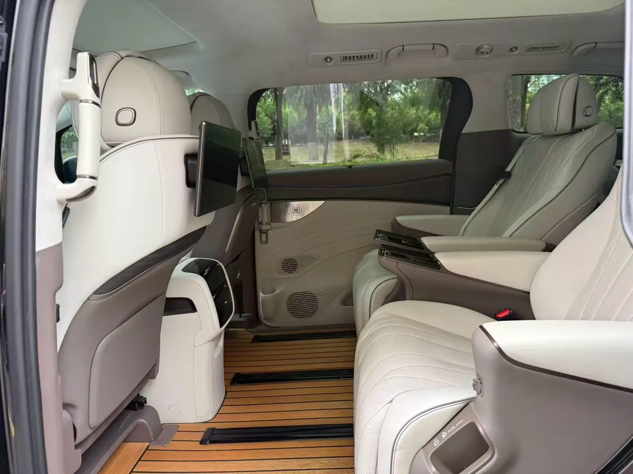 Denza 2022 Denza D9 DM-i 1.5T stepless 970 four-wheel drive flagship automatic gear 6