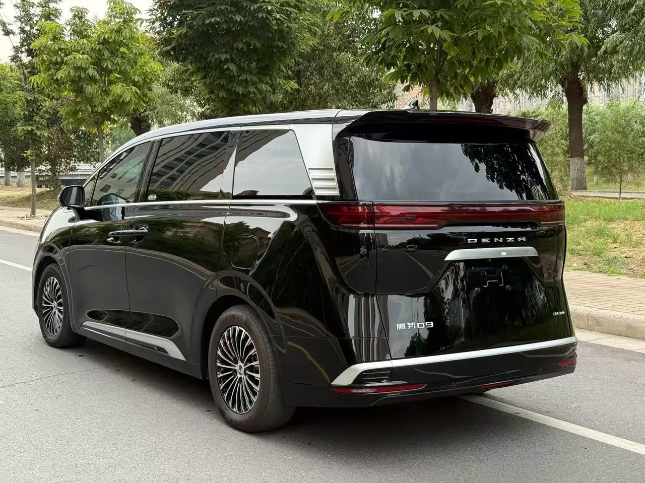 Denza 2022 Denza D9 DM-i 1.5T stepless 970 four-wheel drive flagship automatic gear 7