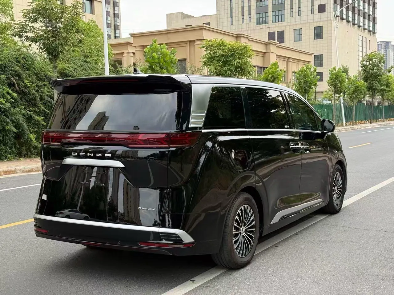 Denza 2022 Denza D9 DM-i 1.5T stepless 970 four-wheel drive flagship automatic gear 9
