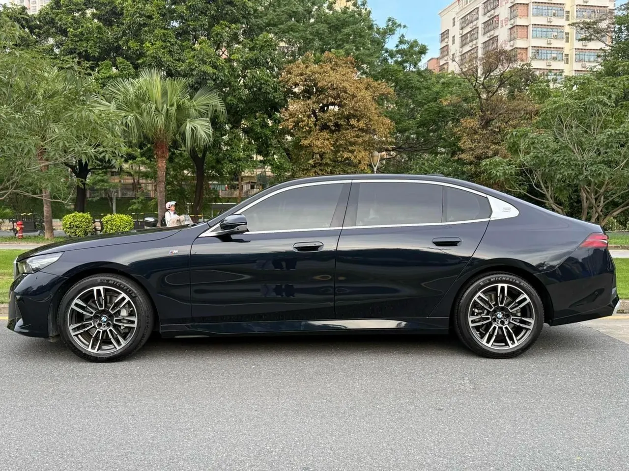 BMW 5 Series 2024 model 530Li 48V 2.0T Leading Edition M Sport Package Automatic 6
