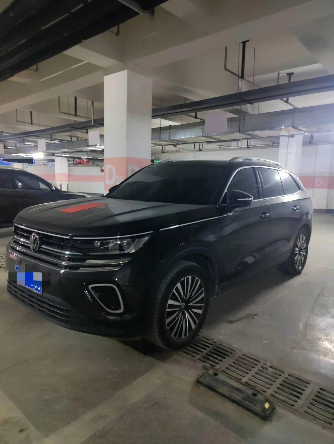 Open image lightbox: Volkswagen 2023 model tour 2.0TSI 330TSI luxury tour escape version automatic gear