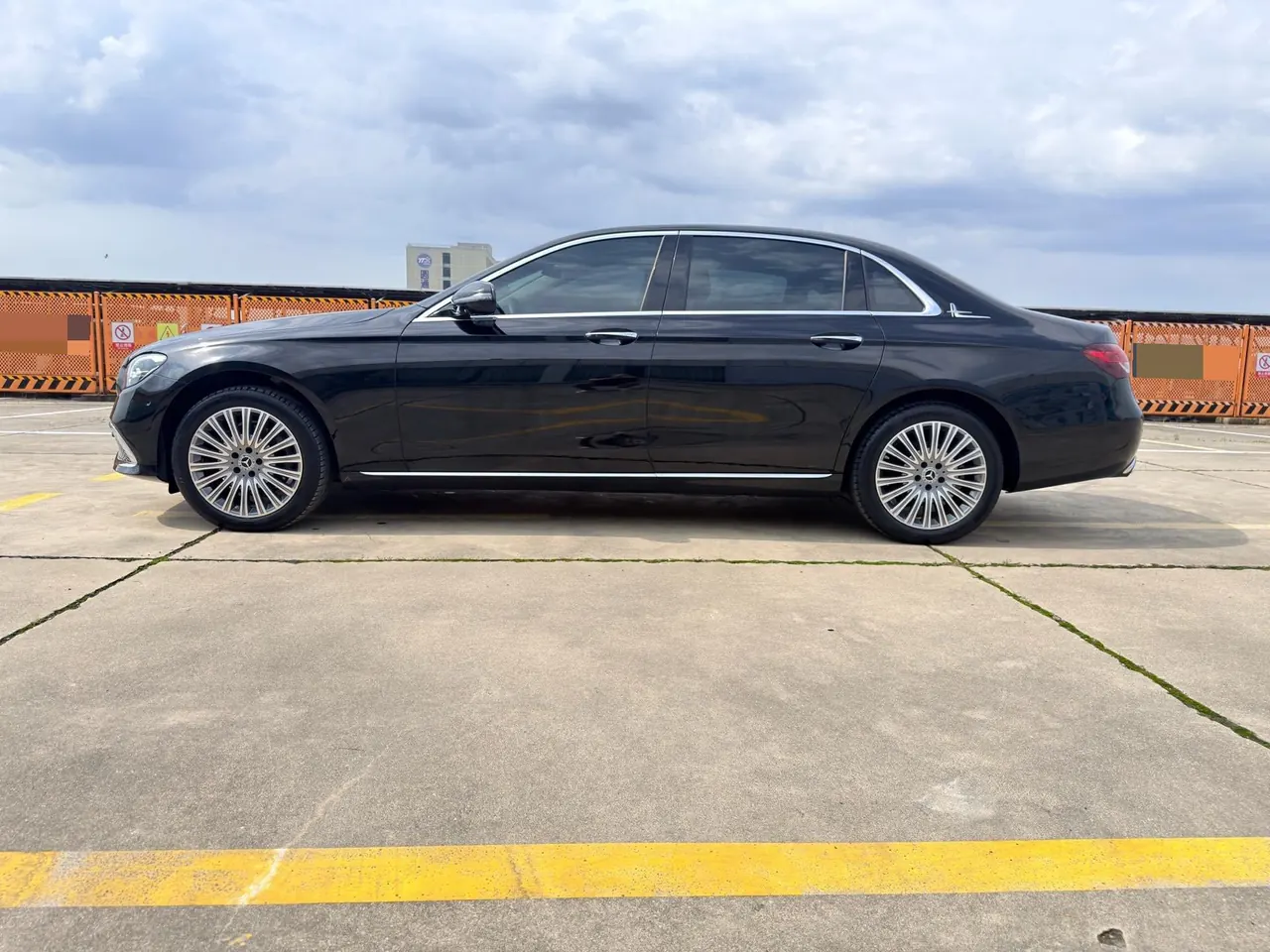 Mercedes Benz E Class 2022 E 300 L 2.0T Fashion (Change 2) Automatic Gear 3
