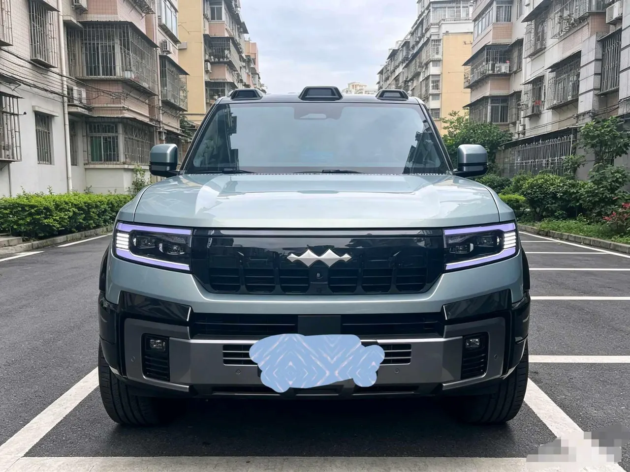 FangChengBao 2025 Leopard 8 2.0T Stepless Zhiyong Flagship Edition 7-seat Automatic Gear 2