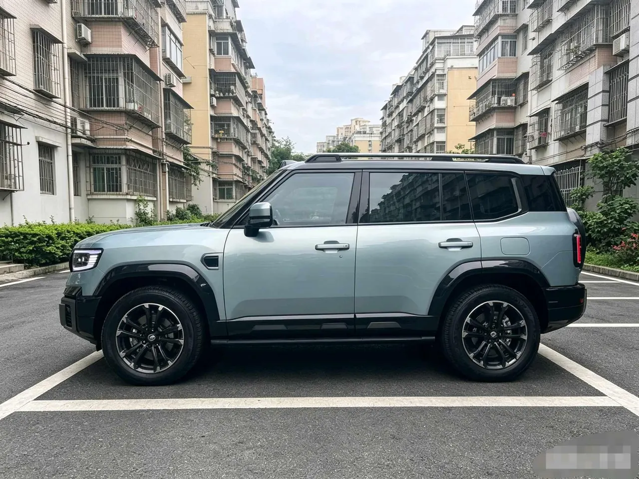 FangChengBao 2025 Leopard 8 2.0T Stepless Zhiyong Flagship Edition 7-seat Automatic Gear 3