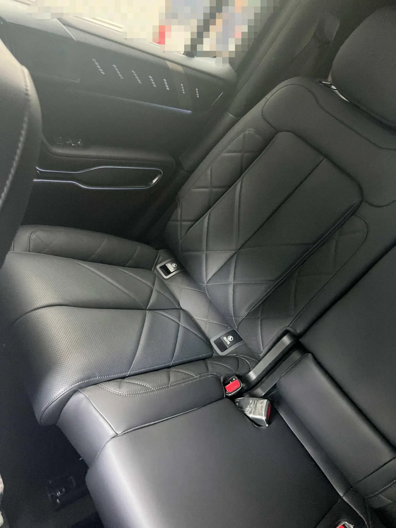FangChengBao 2025 Leopard 8 2.0T Stepless Zhiyong Flagship Edition 7-seat Automatic Gear 5