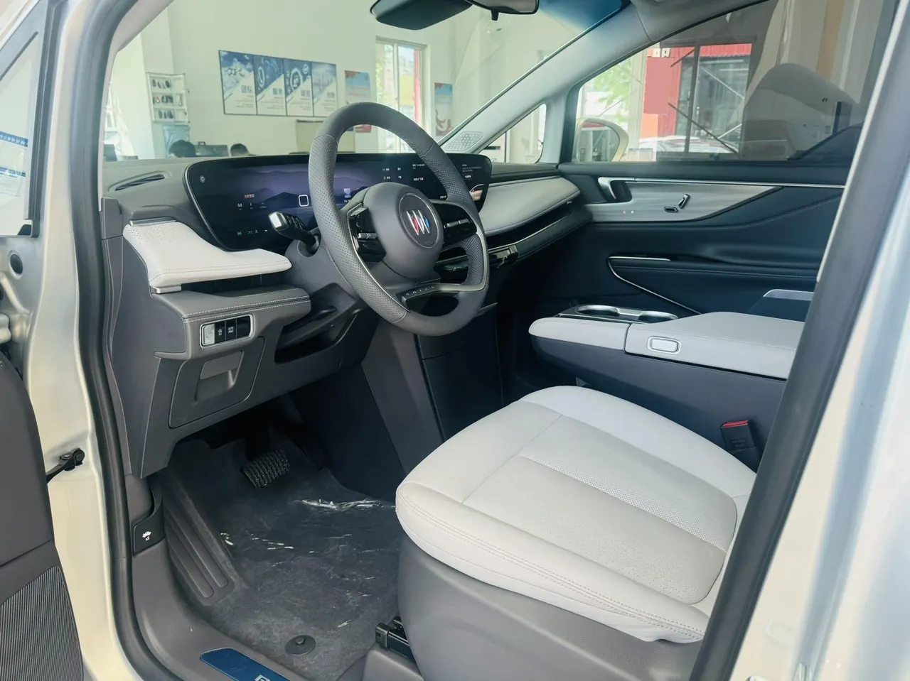 Buick 2025 GL8 ES Lu Zun 48V 2.0T Smart Edition Automatic Gear 5