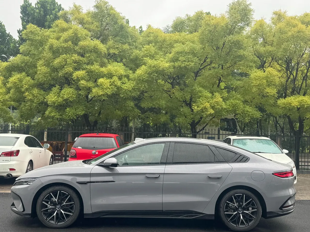 BYD 2025 Han DM-i 1.5T stepless smart driving version 125KM honorable automatic gear 4