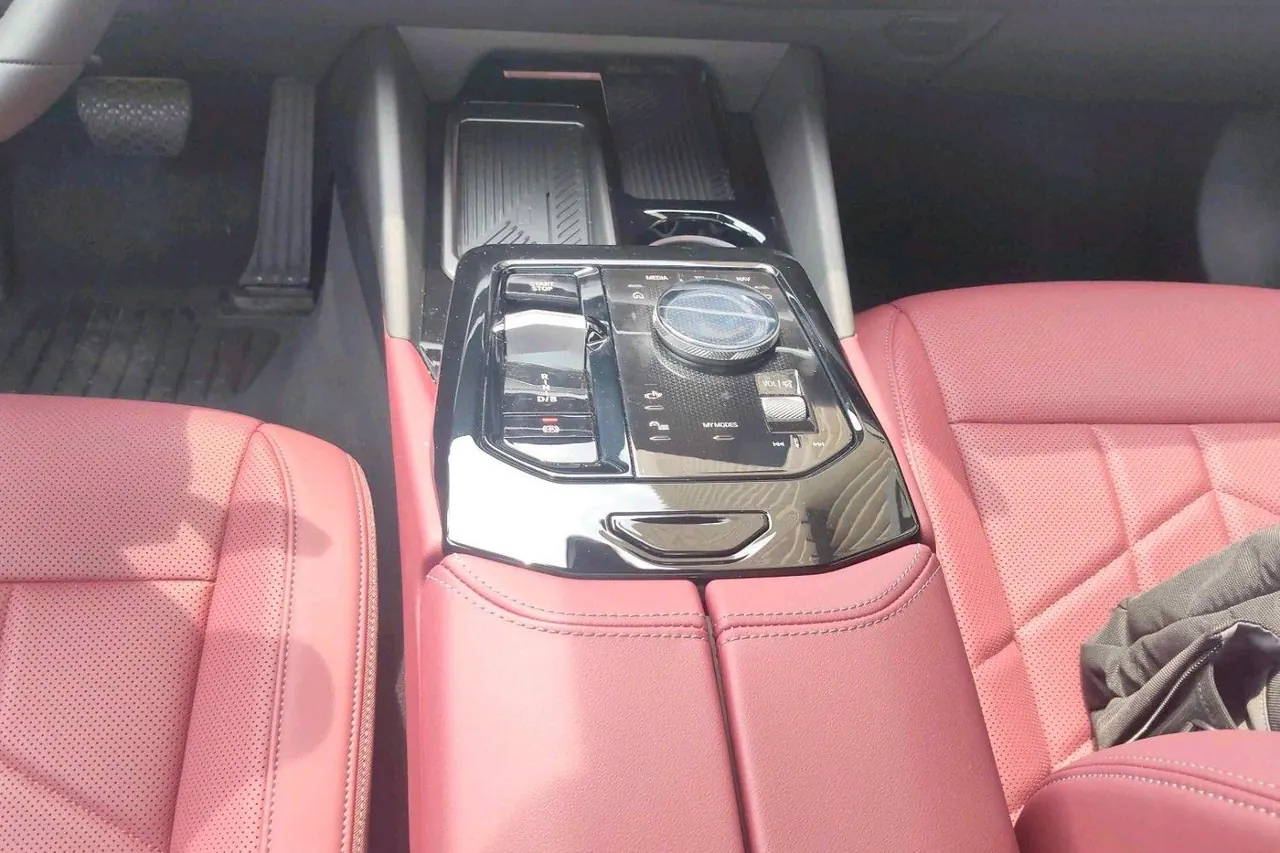 BMW 2025 i5 eDrive 35L M sports suit automatic gear 10
