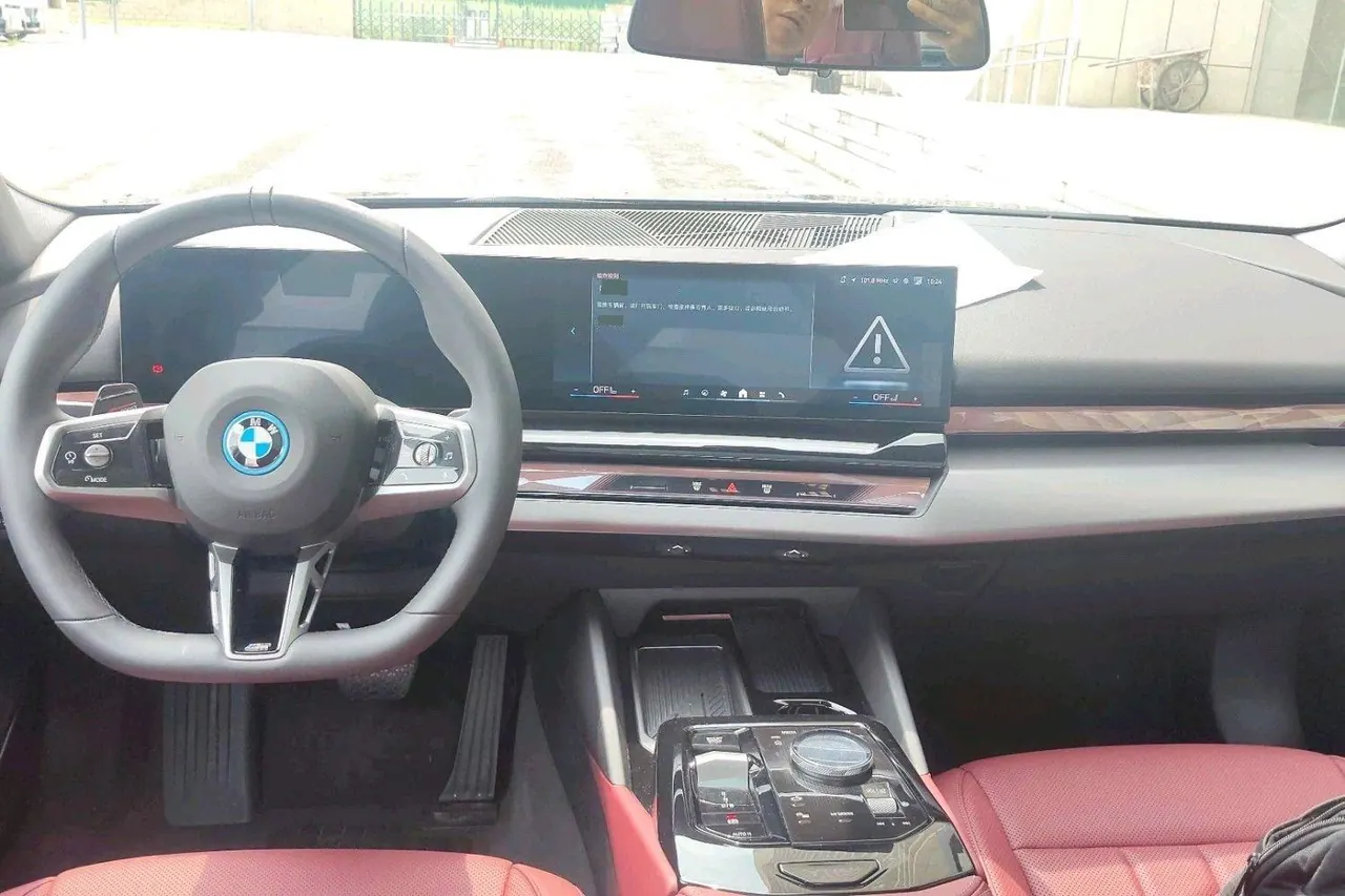 BMW 2025 i5 eDrive 35L M sports suit automatic gear 5