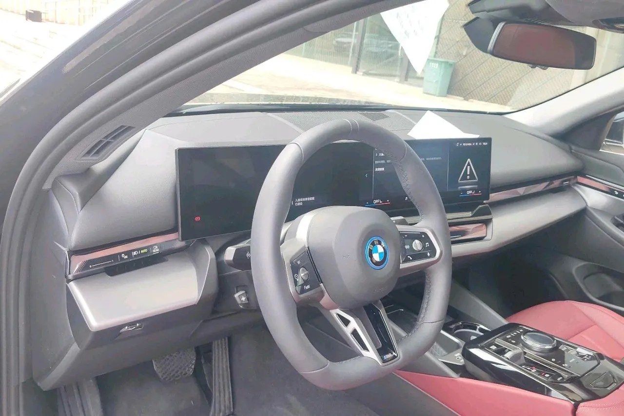 BMW 2025 i5 eDrive 35L M sports suit automatic gear 6