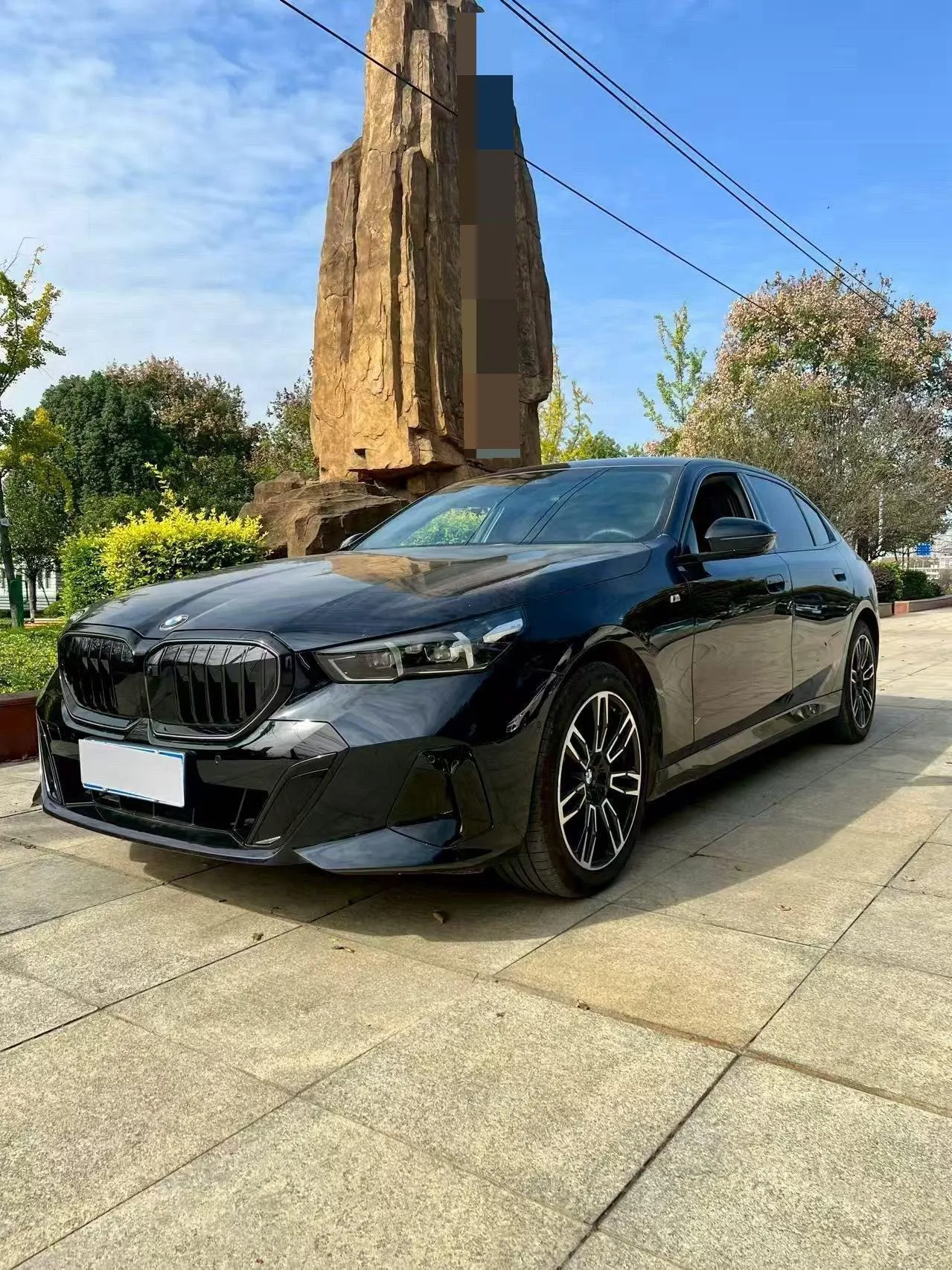 BMW 5 Series 2026 model 530Li 48V 2.0T Leading Edition M Sport Package Automatic - View 1
