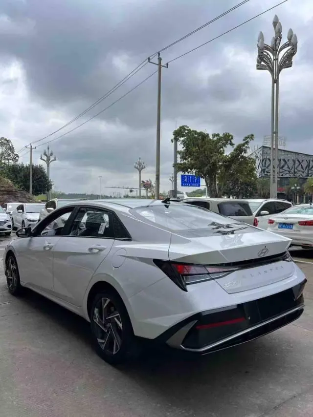 Hyundai 2023 Elantra-sedan 1.5 stepless GLX elite automatic gear 3