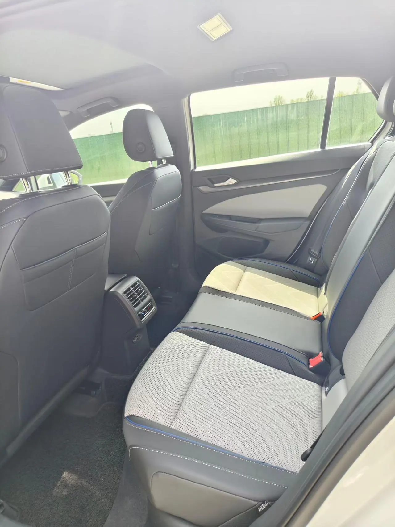 Volkswagen 2025 Golf 8 R-Line 1.5TSI 300TSI (Modified) Automatic Gear 8