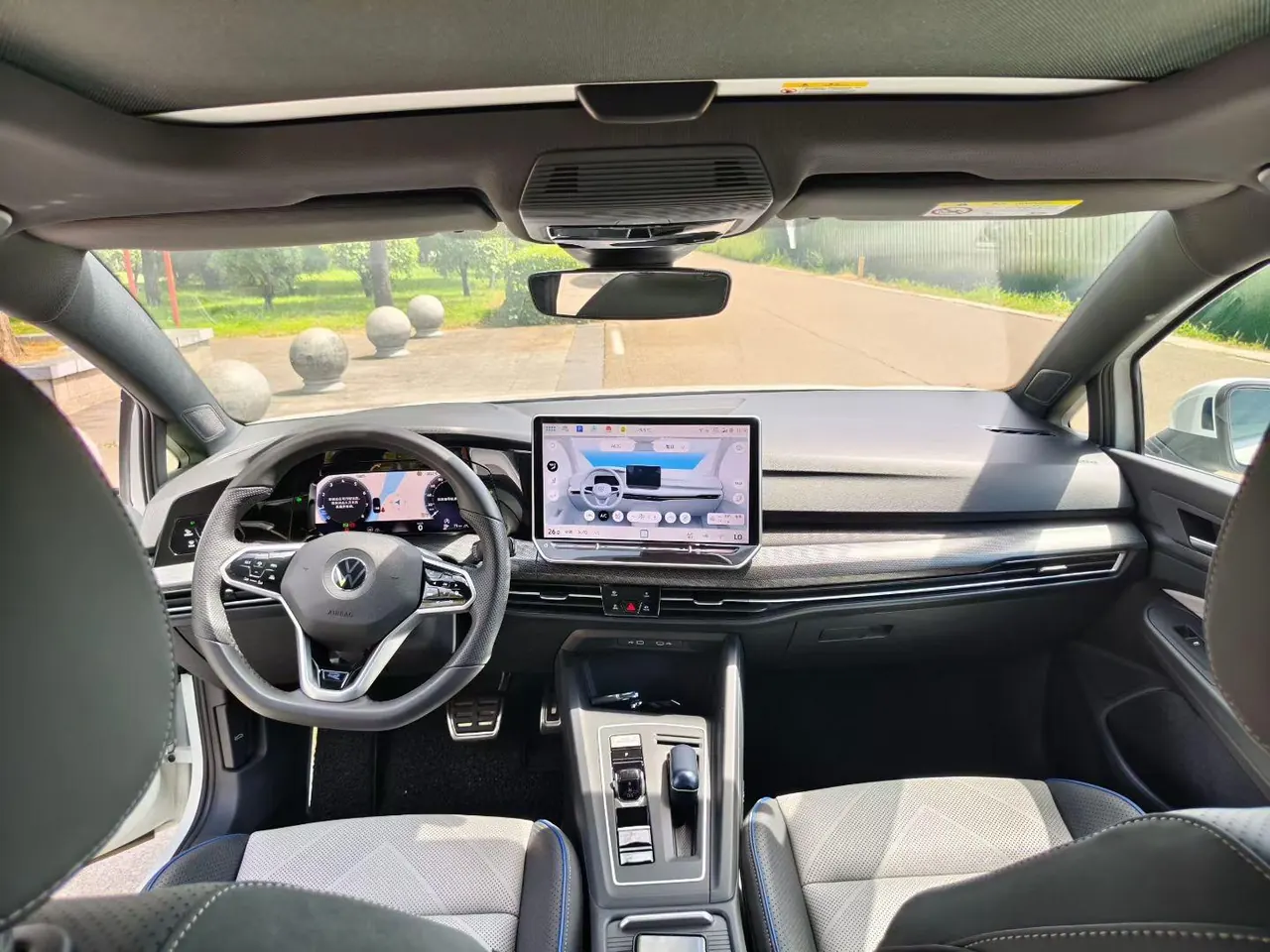 Volkswagen 2025 Golf 8 R-Line 1.5TSI 300TSI (Modified) Automatic Gear 9