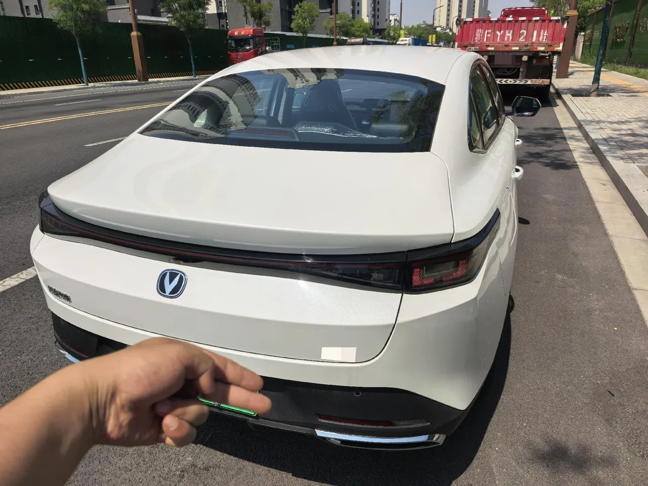 ChangAn Yidong New Energy 2025 Yidong PHEV 1.5 Stepless Smart New Blue Whale 145KM Battleship Edition Automatic Gear 4