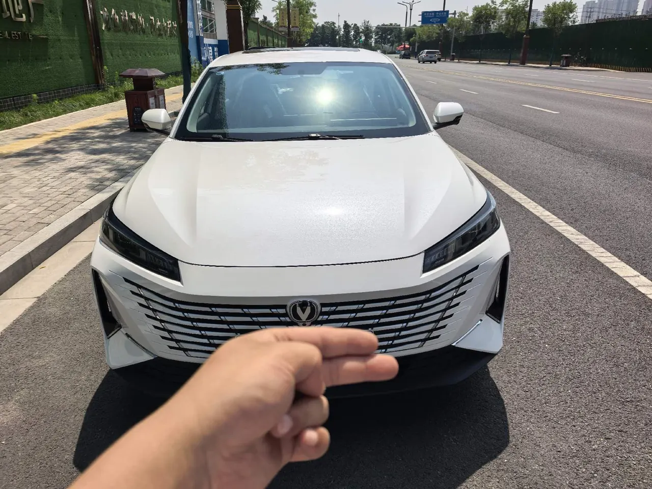 ChangAn Yidong New Energy 2025 Yidong PHEV 1.5 Stepless Smart New Blue Whale 145KM Battleship Edition Automatic Gear 6
