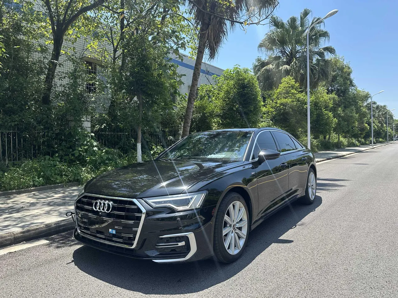 Audi 2024 A6L 2.0TFSI 45TFSI Zhenzhiya Automatic Gear - View 1