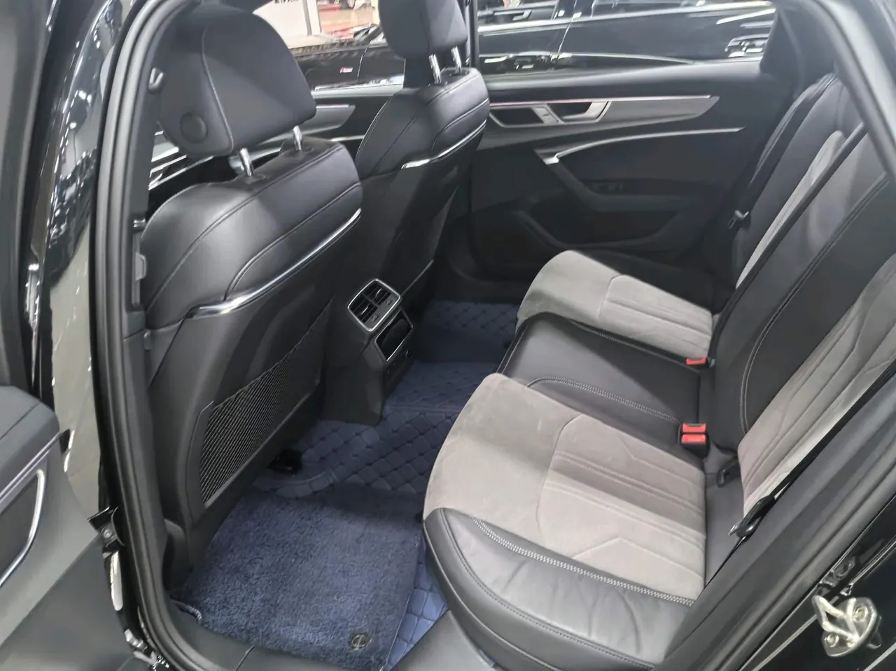 Audi 2023 A6L 2.0TFSI 45TFSI Selected Dynamic (Modified) Automatic Gear 3