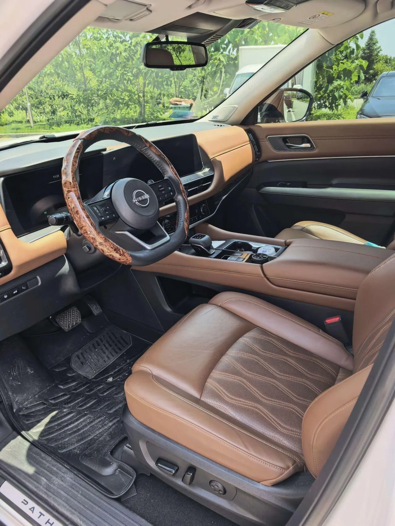 Nissan 2024 Tanlu 2.0T 380VC-TURBO 4-wheel drive Zhizun Edition 6-seat automatic gear 5