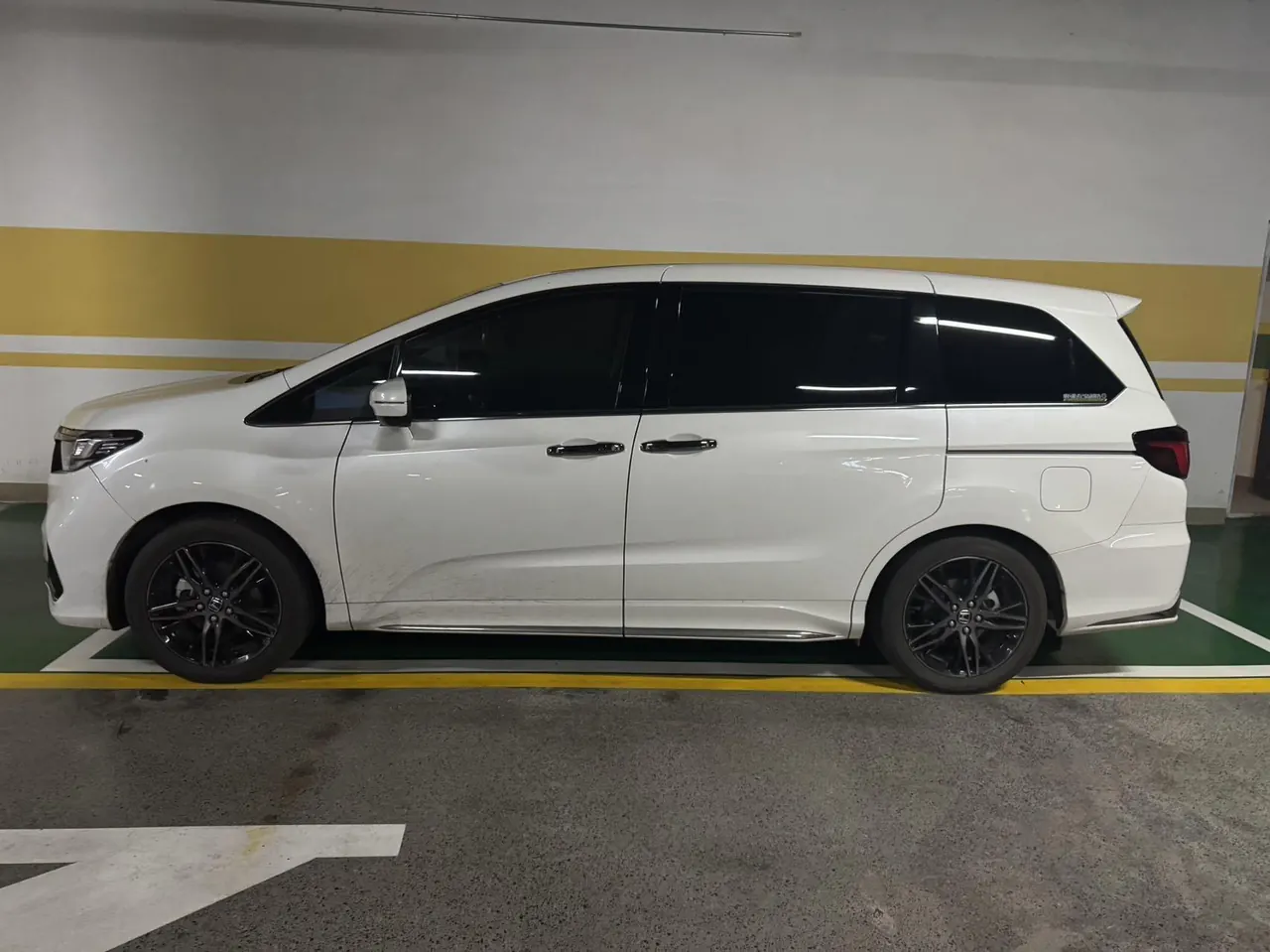 Honda 2024 Odyssey Hybrid 2.0 Stepless Sharp and Glory Edition Automatic Gear 2