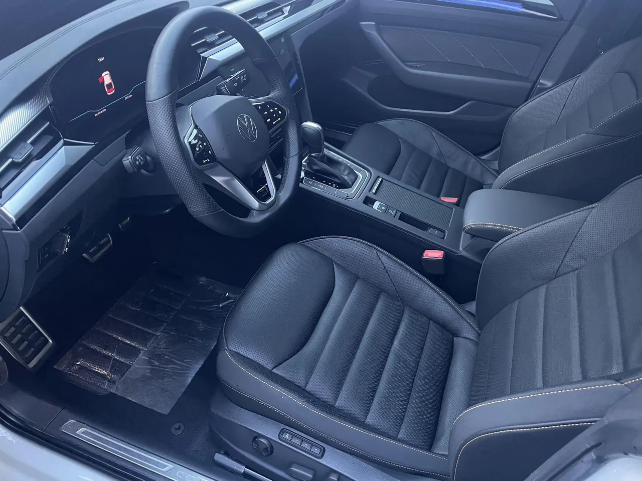 Volkswagen 2024 CC 2.0TSI 380TSI eye-catching automatic gear 4