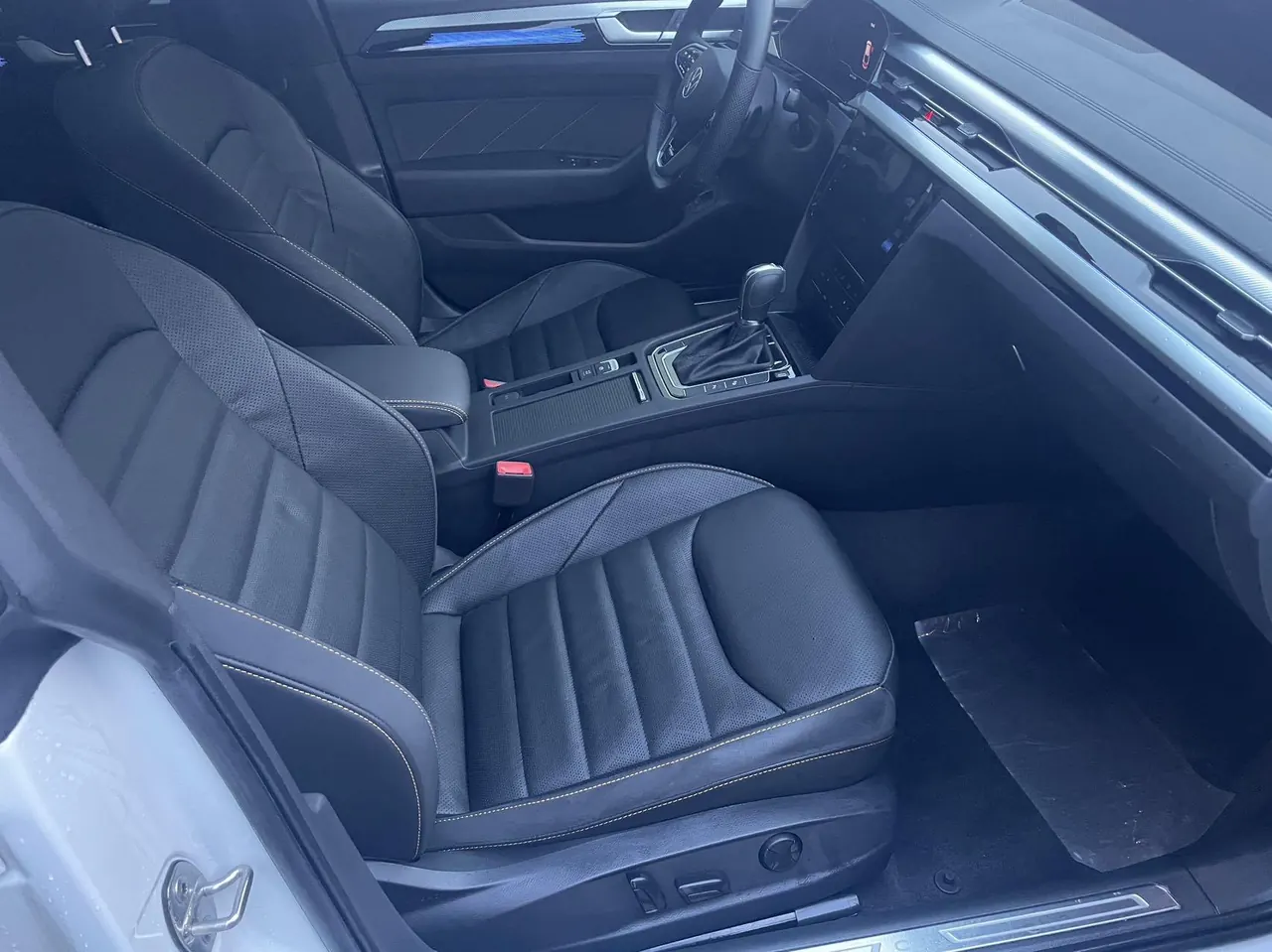 Volkswagen 2024 CC 2.0TSI 380TSI eye-catching automatic gear 6