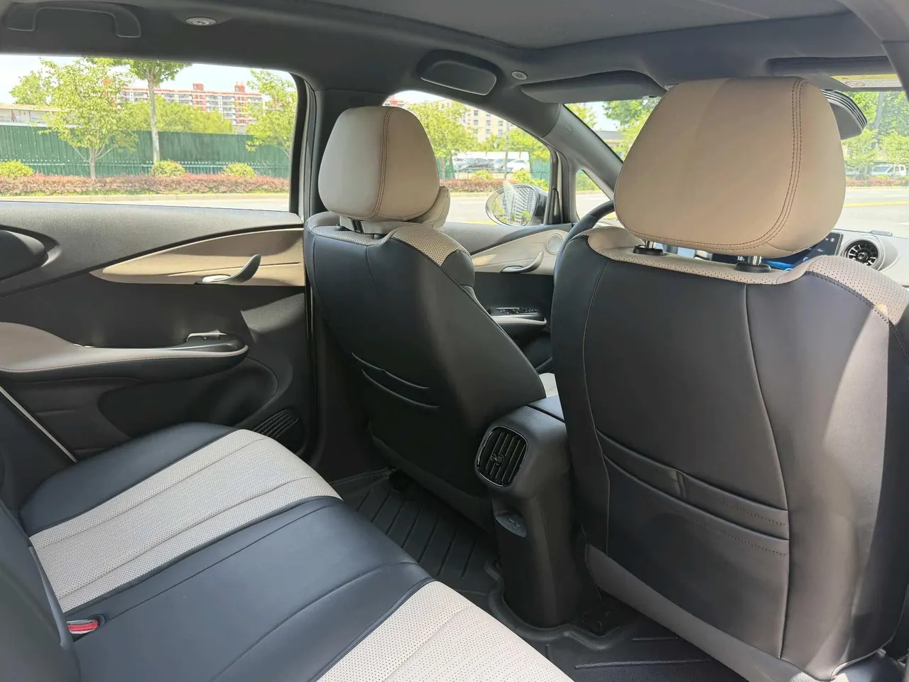 BYD 2025 Dolphin Smart Driving 410km Fashion Automatic Gear 3