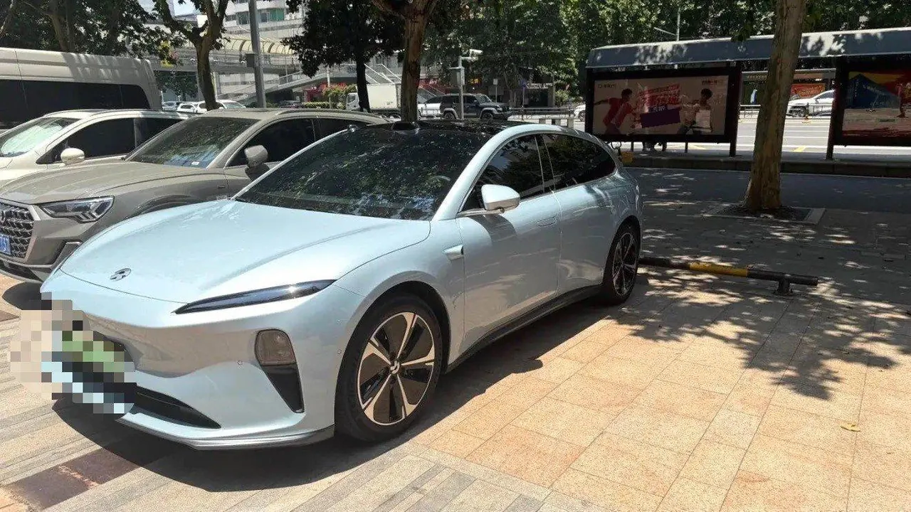 NIO 2024 ET5T 75kWh Touring automatic - View 1