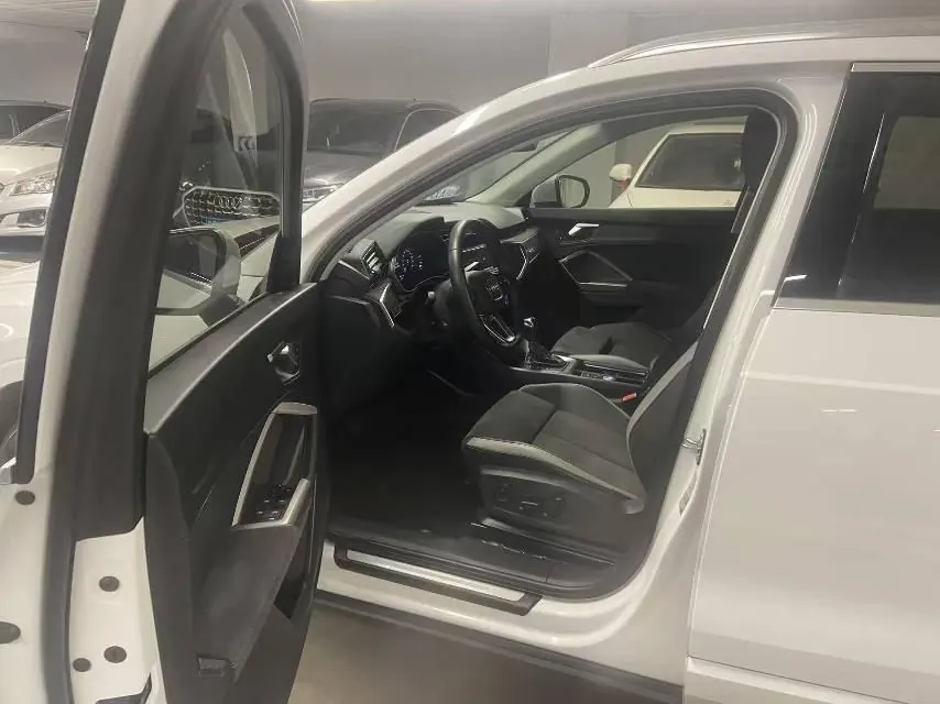 Audi 2023 Q3 1.4TFSI 35TFSI Aggressive Dynamic Automatic 3