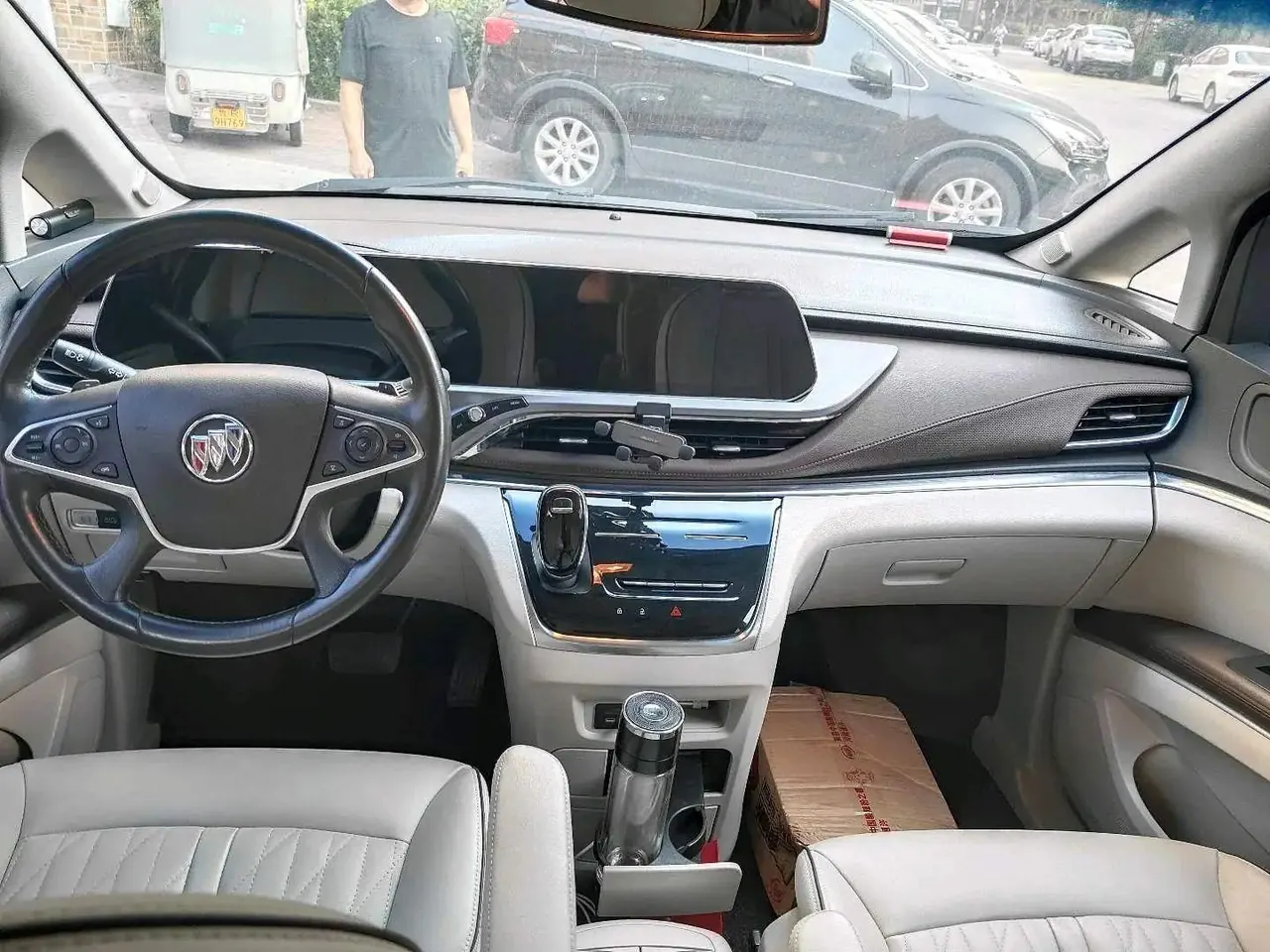 Buick 2022 GL8 Land Business Class 48V 2.0T 652T Luxury Automatic Gear 3