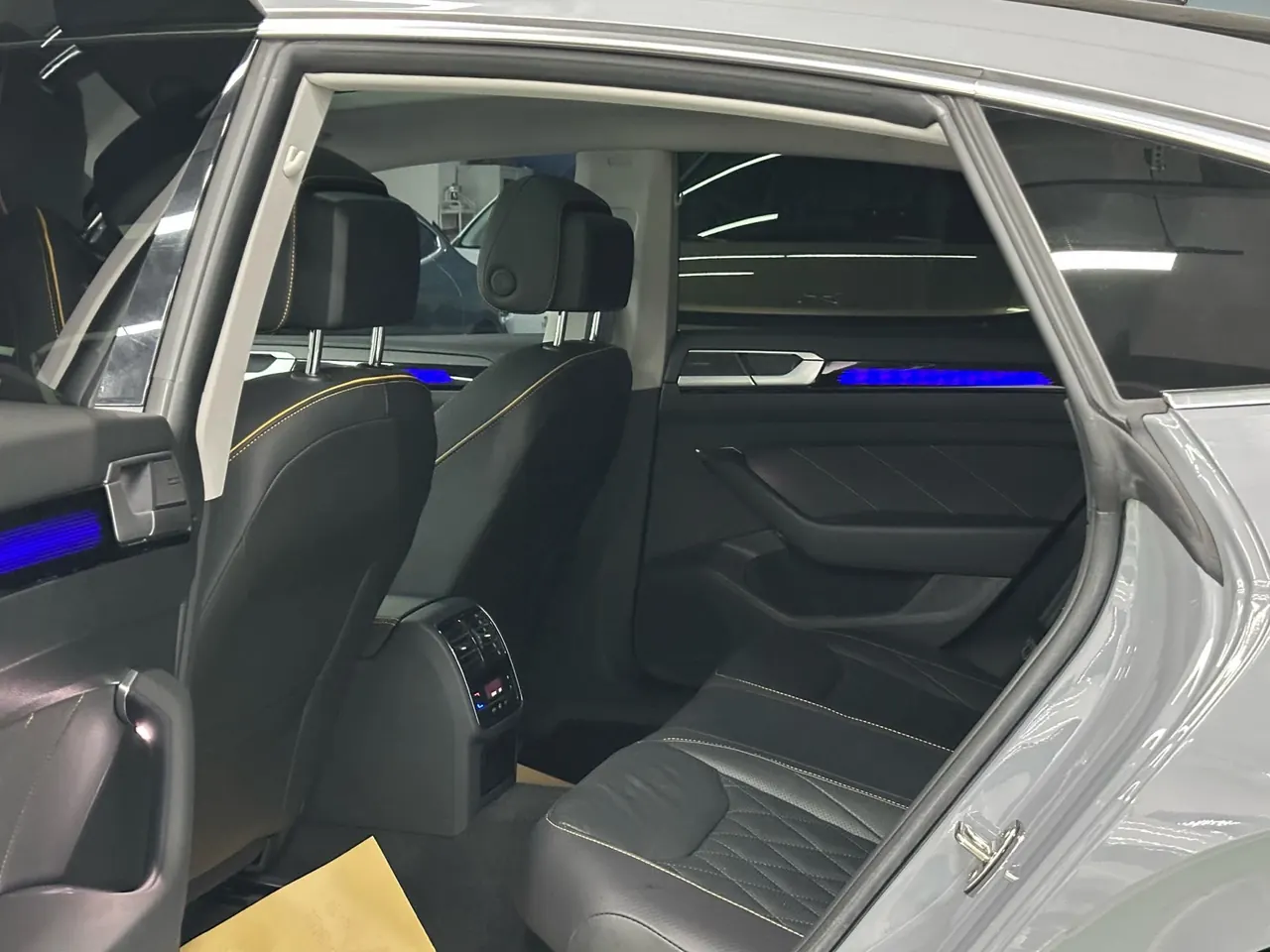 Volkswagen 2023 CC 2.0TSI 380TSI Shining Edition Automatic Gear 8