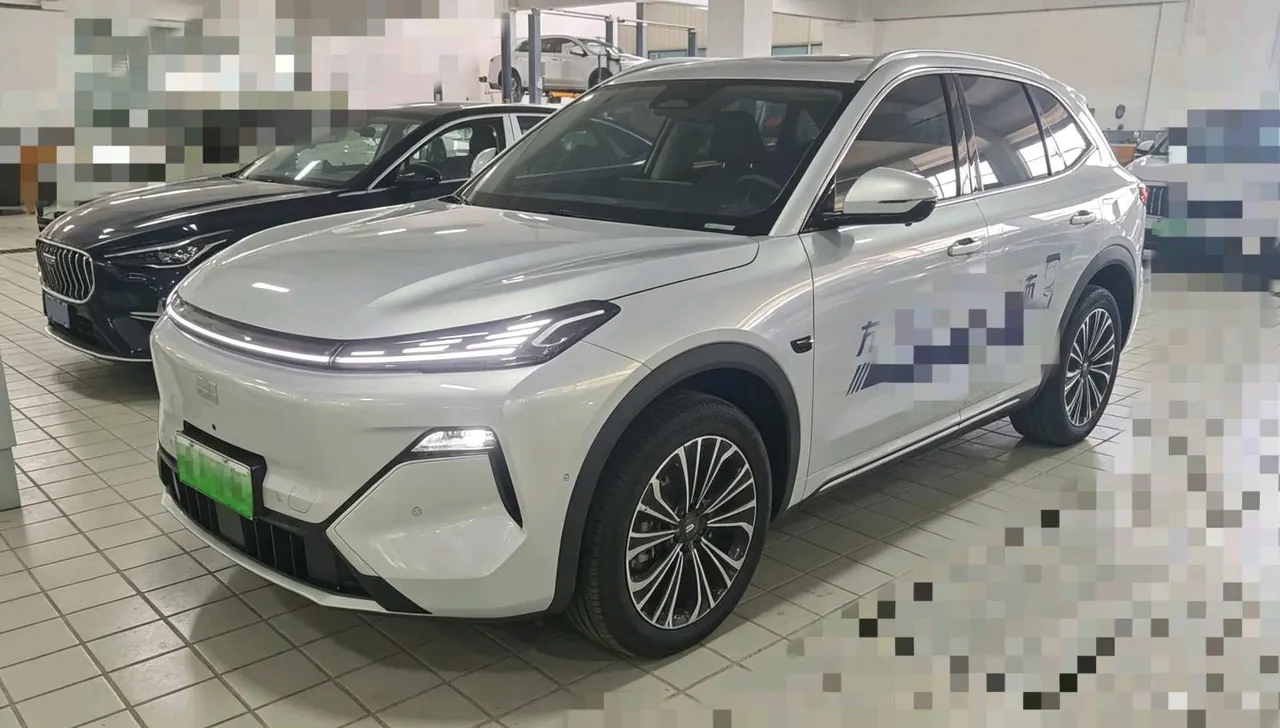 Open image lightbox: Geely Galaxy 2026 Starship 7 EM-i 1.5 135km Starship Edition Automatic Gear