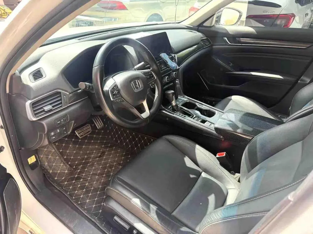 Honda 2022 10th Generation Accord 1.5T Stepless 260TURBO Magic Night Premium Edition Automatic Gear 3