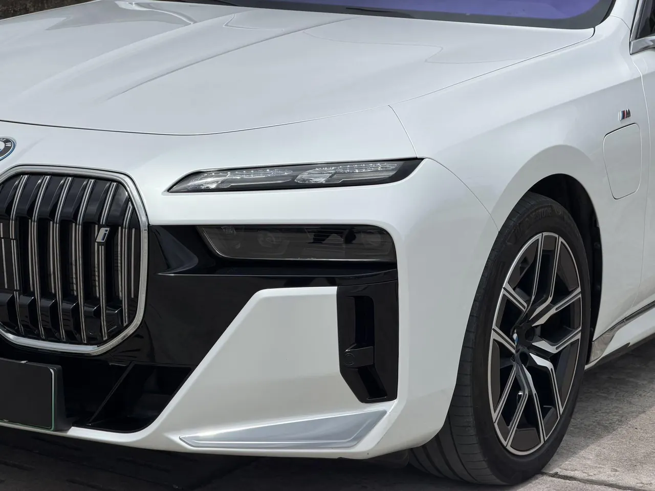 BMW i7 (Imported) 2023 i7 eDrive50L Leading M Sports Suit Automatic Gear 3