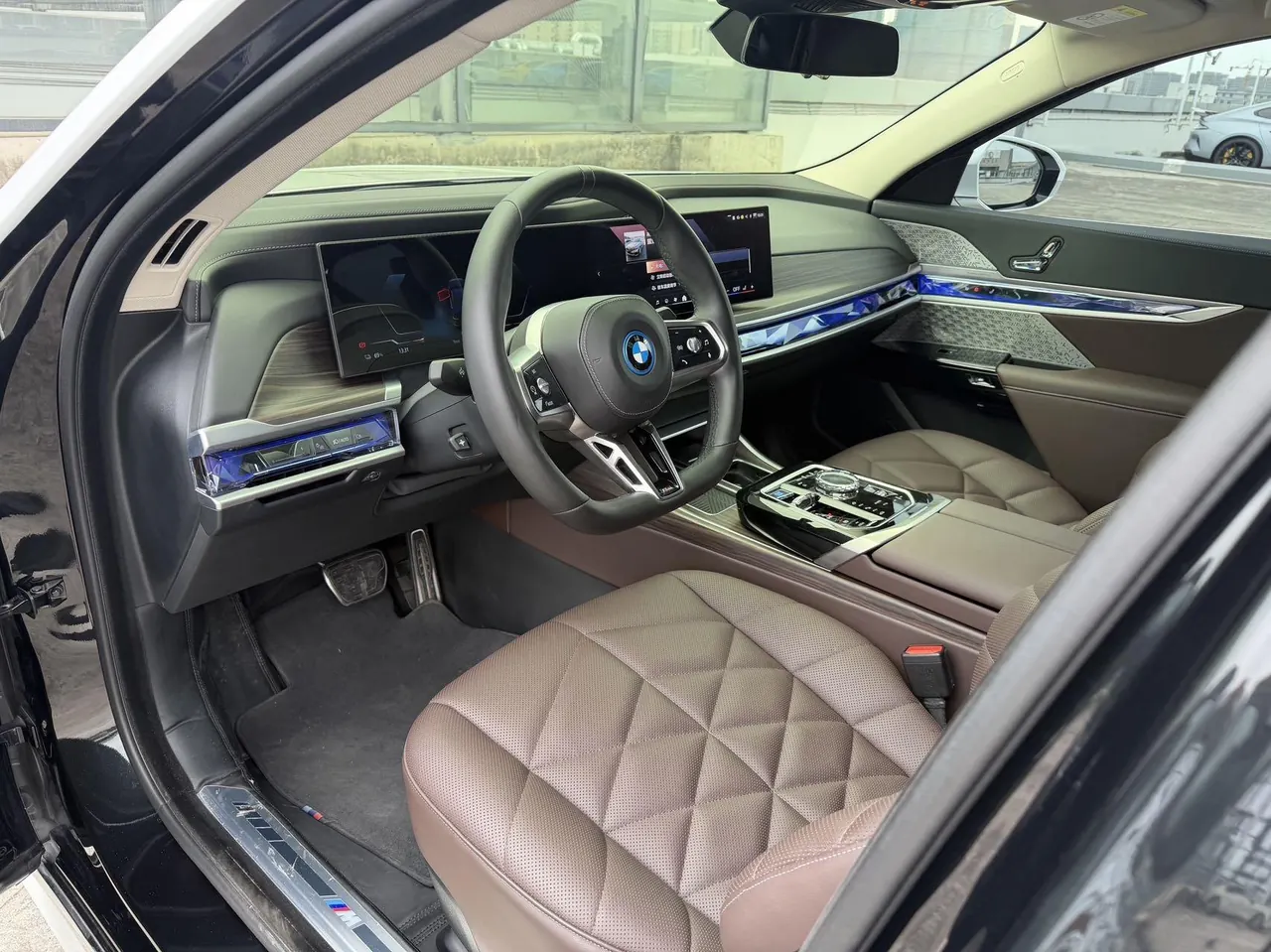 BMW i7 (Imported) 2023 i7 eDrive50L Leading M Sports Suit Automatic Gear 4