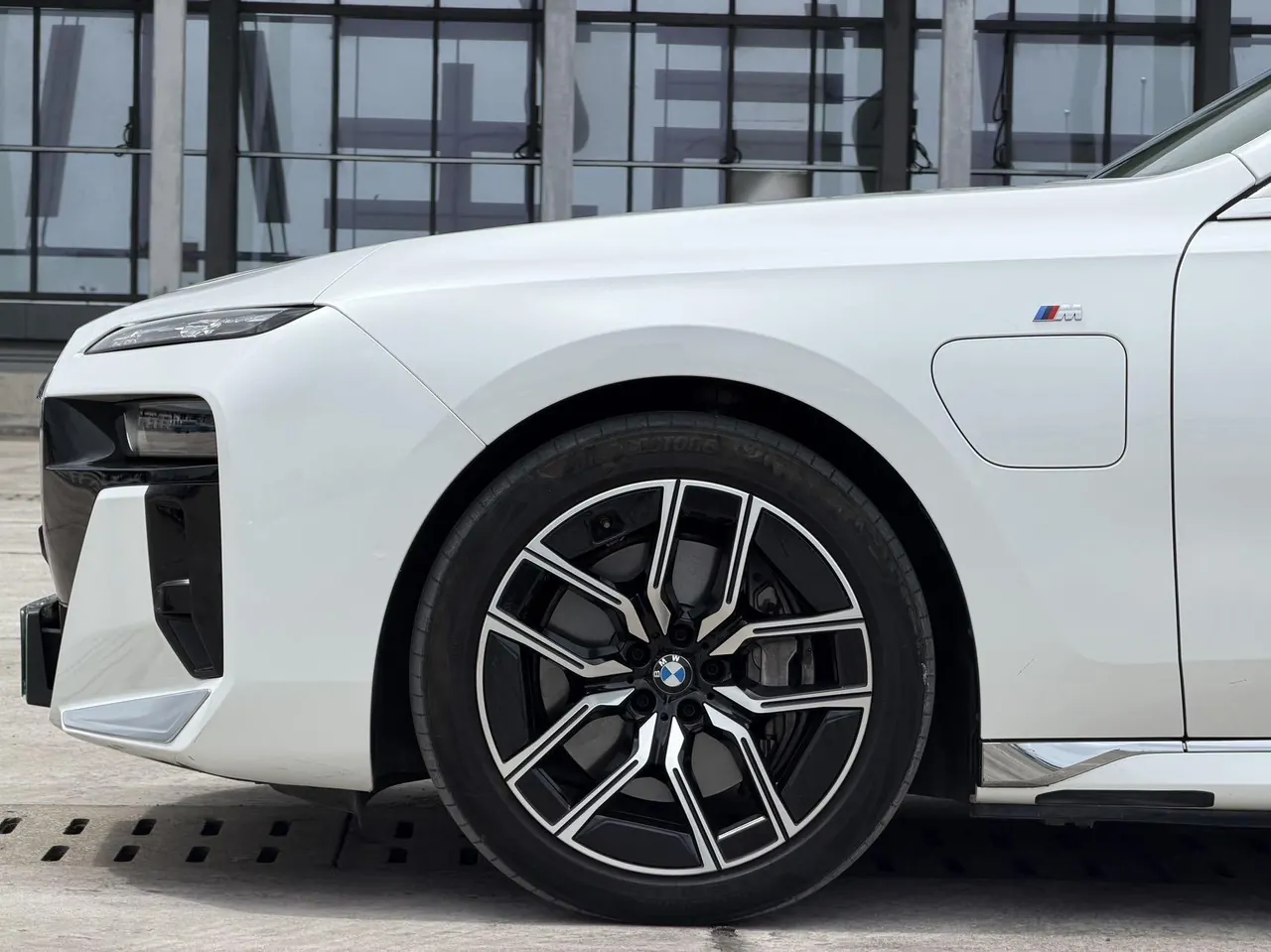 BMW i7 (Imported) 2023 i7 eDrive50L Leading M Sports Suit Automatic Gear 7