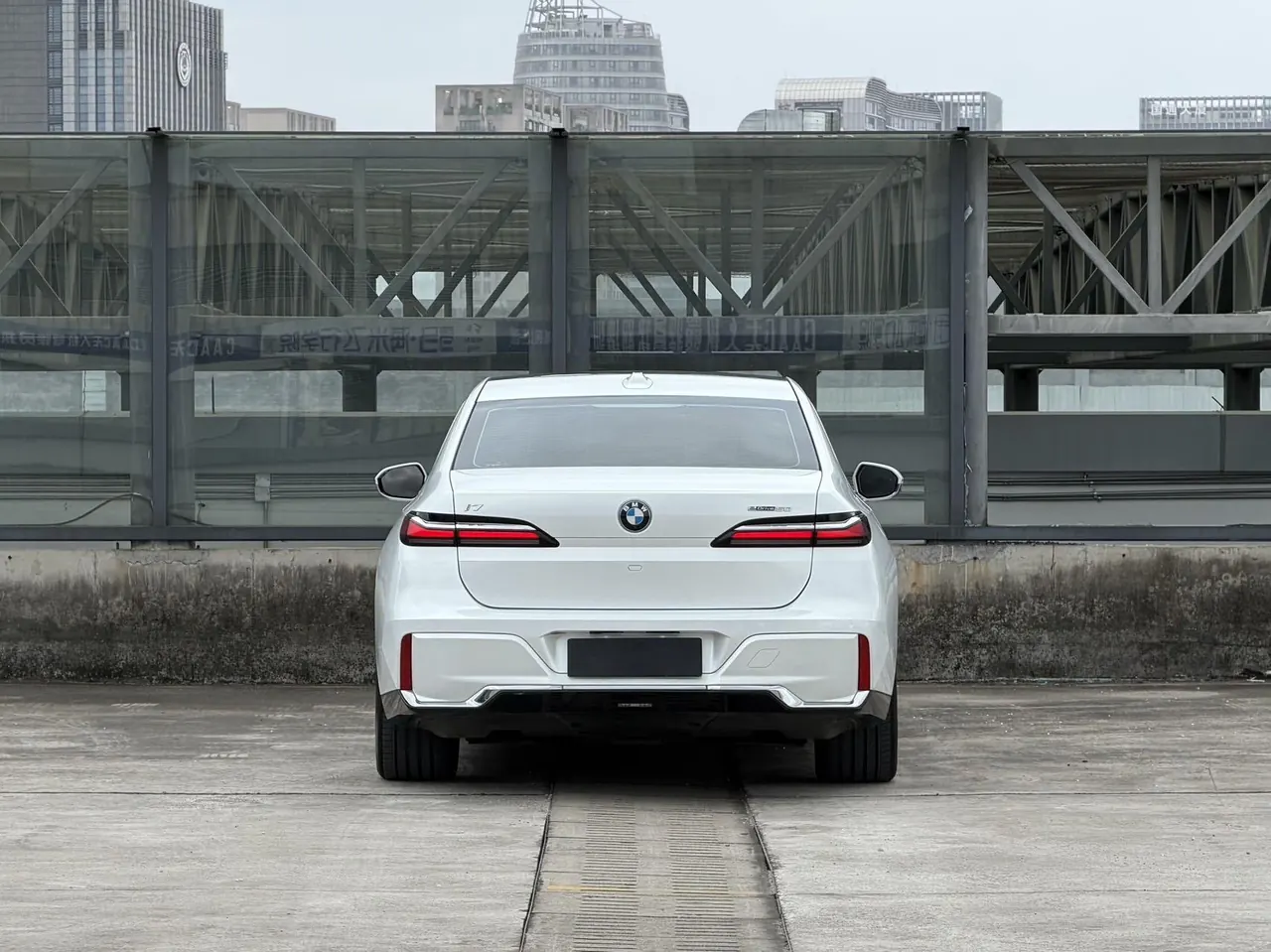 BMW i7 (Imported) 2023 i7 eDrive50L Leading M Sports Suit Automatic Gear 9