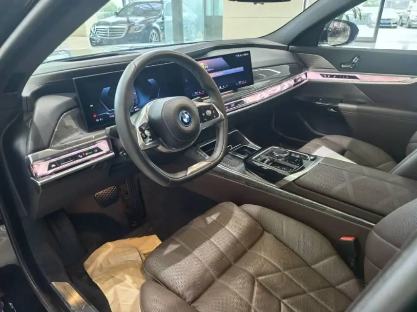 BMW i7 (Imported) 2023 i7 eDrive50L Enjoy Luxury Suit Automatic Gear 3