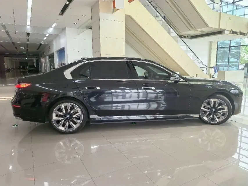 BMW i7 (Imported) 2023 i7 eDrive50L Enjoy Luxury Suit Automatic Gear 5