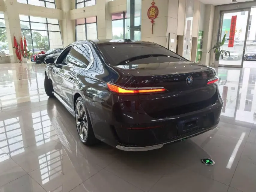 BMW i7 (Imported) 2023 i7 eDrive50L Enjoy Luxury Suit Automatic Gear 6