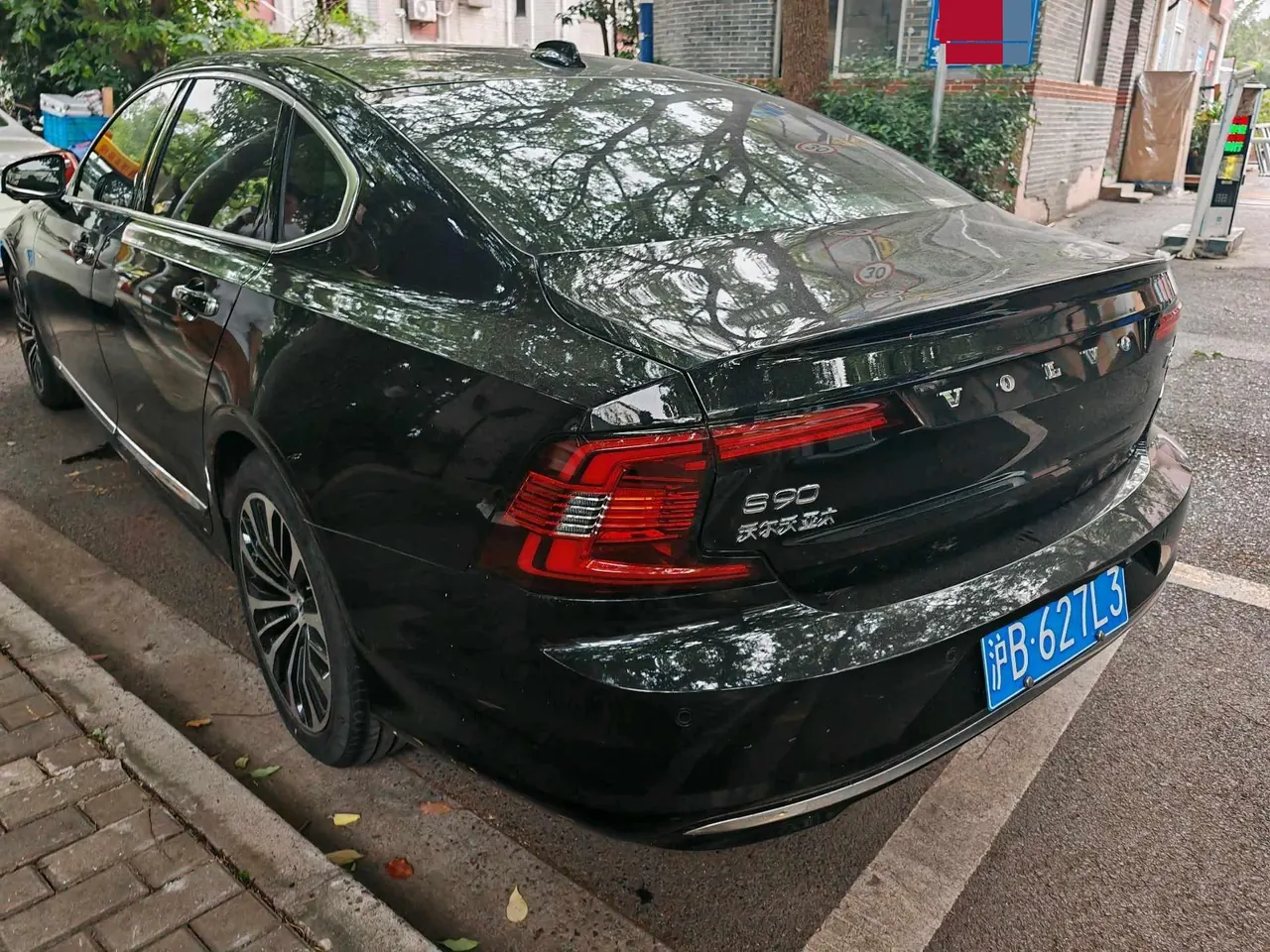 Volvo 2023 S90 48V 2.0T B5 Zhiyi Deluxe Edition Automatic Gear 3