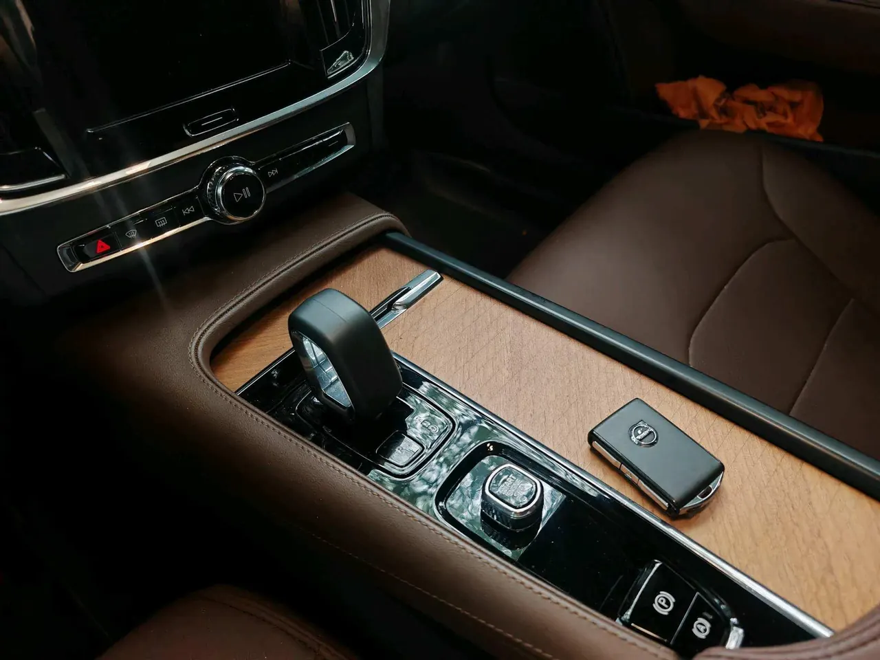 Volvo 2023 S90 48V 2.0T B5 Zhiyi Deluxe Edition Automatic Gear 7