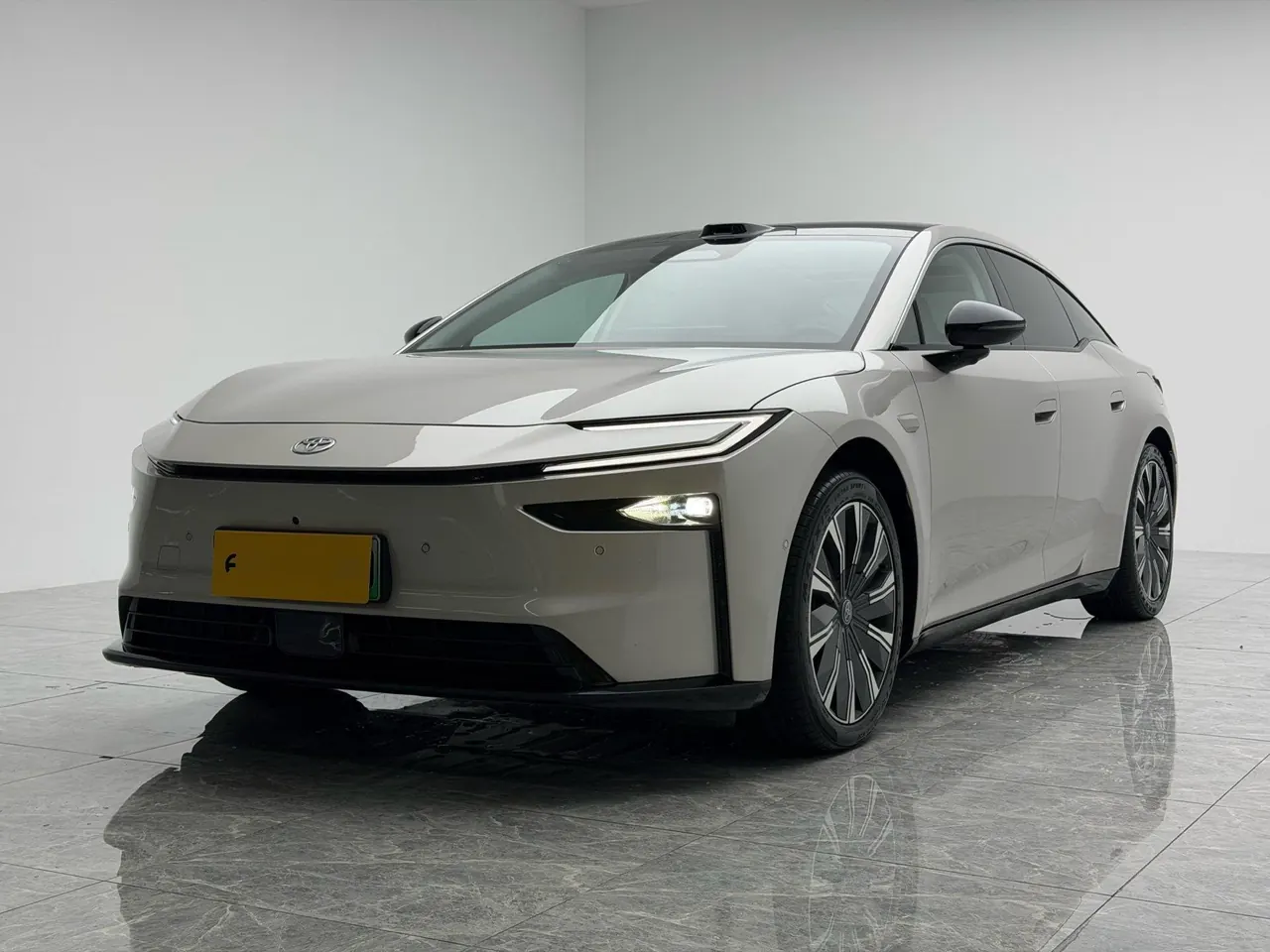Open image lightbox: Toyota 2026 Platinum Intelligence 7 700 Max Laser Radar Edition Automatic Gear