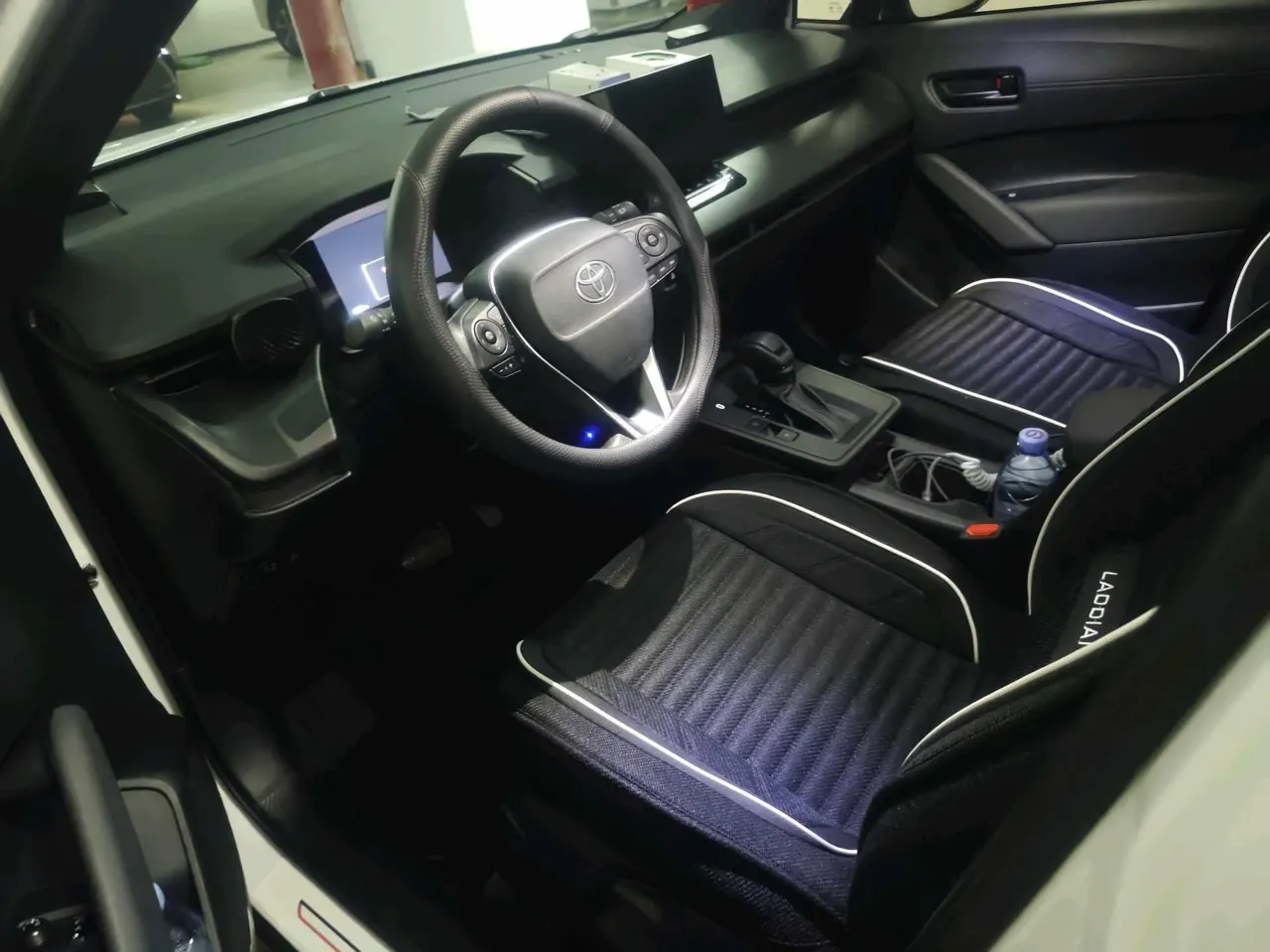 Toyota 2026 Fenglanda Shuangqing 2.0 Stepless Intelligent Electric Hybrid Leading Edition Automatic Gear 2