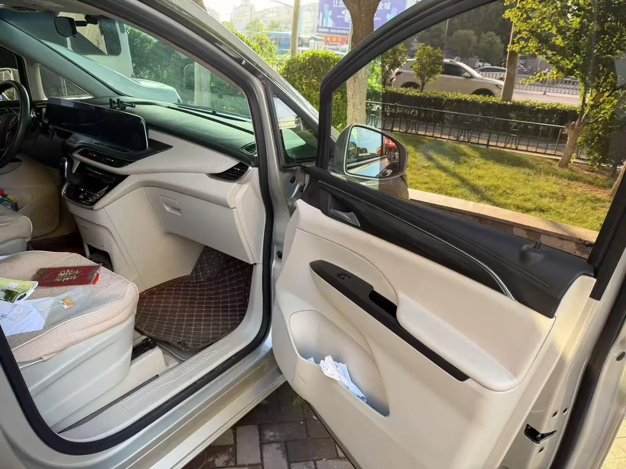 Buick 2022 GL8 ES Lu Zun 2.0T 653T Exclusive Automatic Gear 3