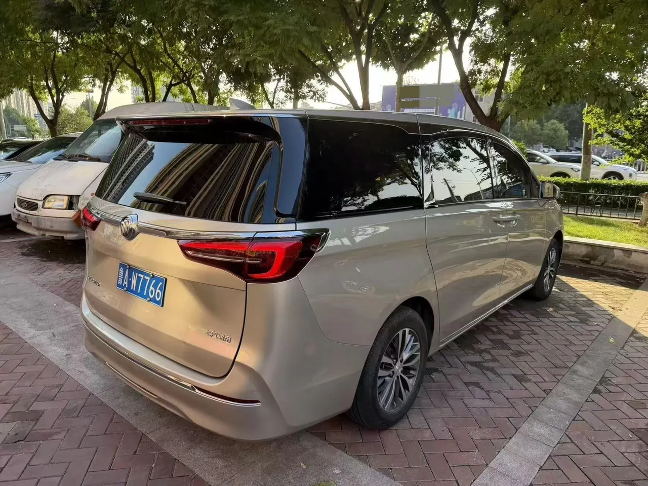 Buick 2022 GL8 ES Lu Zun 2.0T 653T Exclusive Automatic Gear 8