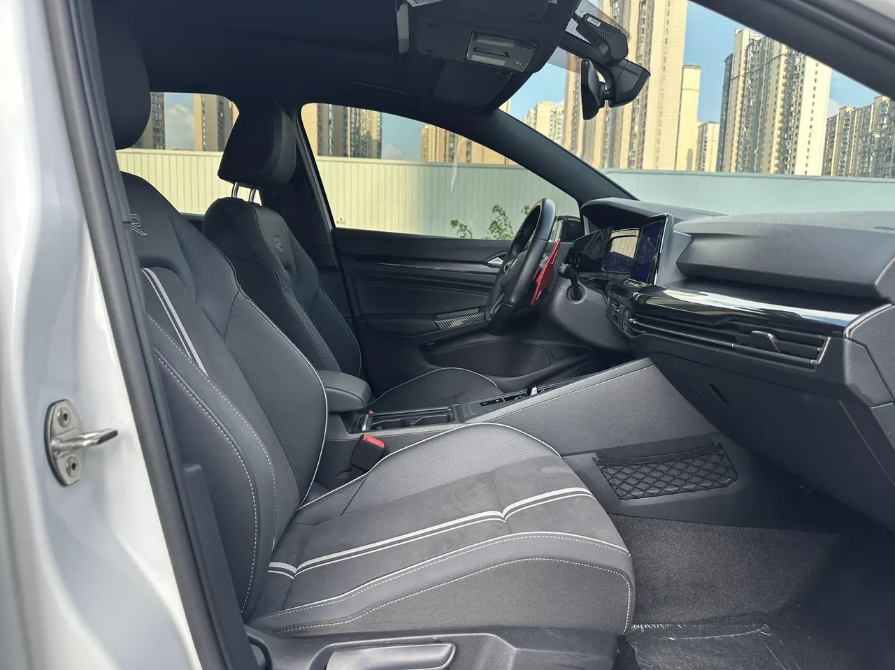 Volkswagen 2021 Golf 8 R-Line 1.4TSI 280TSI Automatic 9
