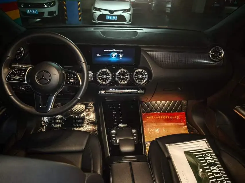 Mercedes Benz 2023 GLA 220 2.0T automatic gear 2