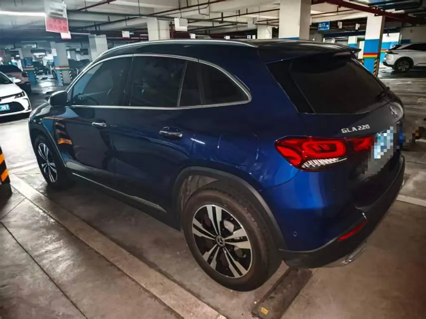 Mercedes Benz 2023 GLA 220 2.0T automatic gear 4