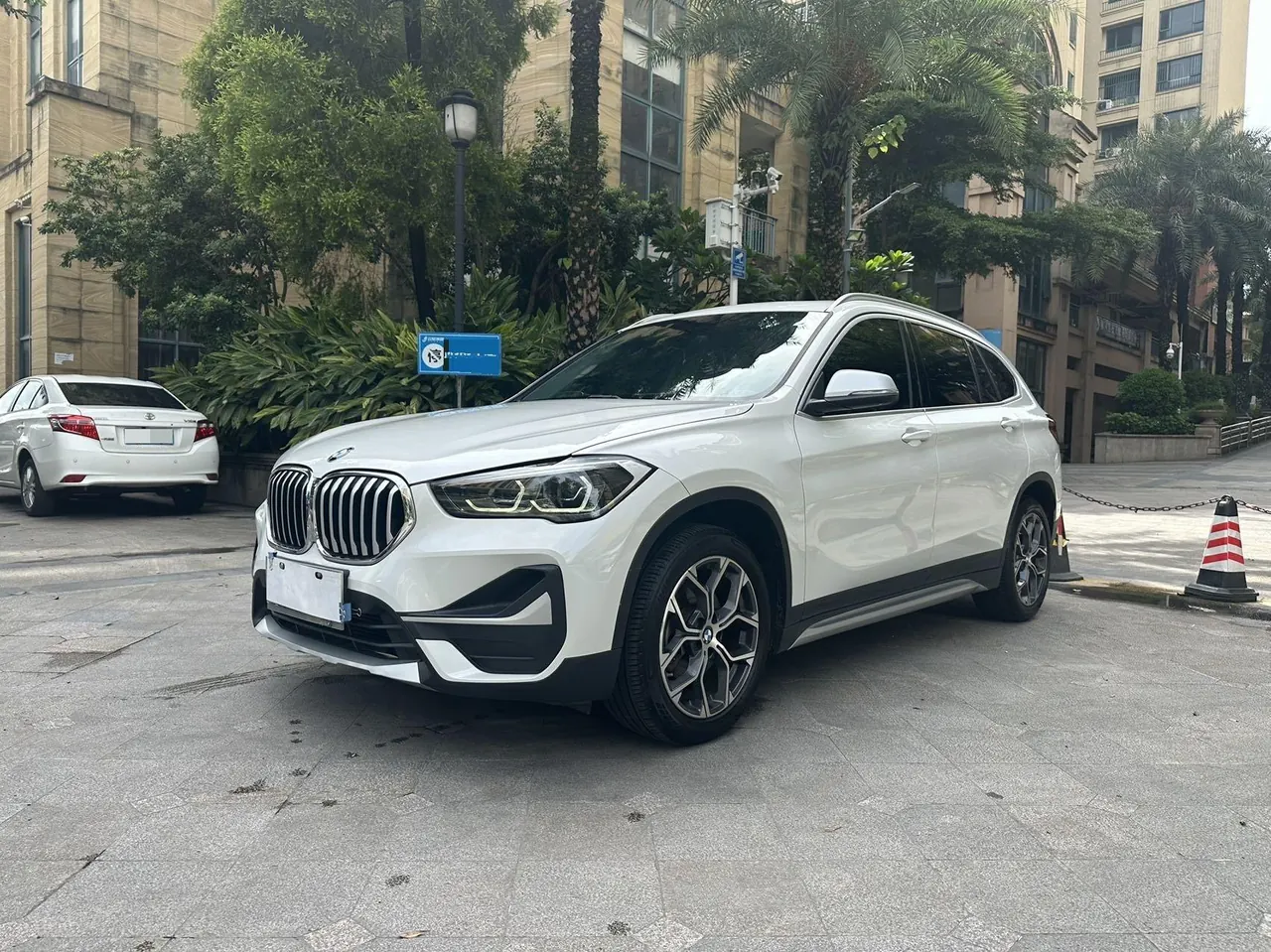 BMW 2022 X1 sDrive20Li 1.5T fashion automatic gear - View 1
